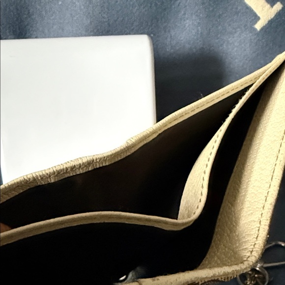 Gucci Tan and Brown Monogram Wallet - Picture 11 of 16